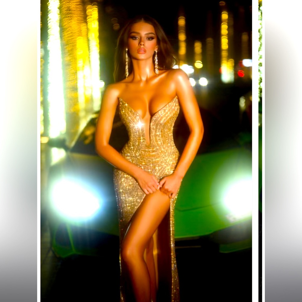 • Portia and Scarlett PS25464C - Plunging Bodice Prom Dress